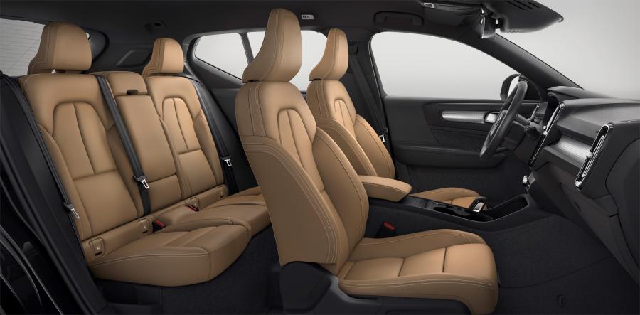 Интерьер Volvo XC40 T5 2017 года  (WW) (фото 18 из 33)
